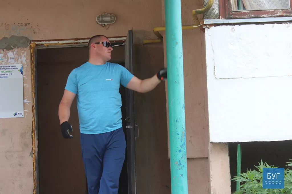 Народний депутат Ігор Гузь взяв участь у толоці в дворі ОСББ "Наше містечко" у Володимирі-Волинському 26