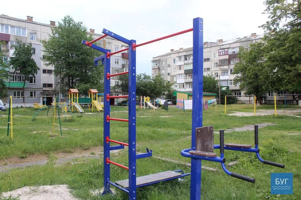 Народний депутат Ігор Гузь взяв участь у толоці в дворі ОСББ "Наше містечко" у Володимирі-Волинському 35