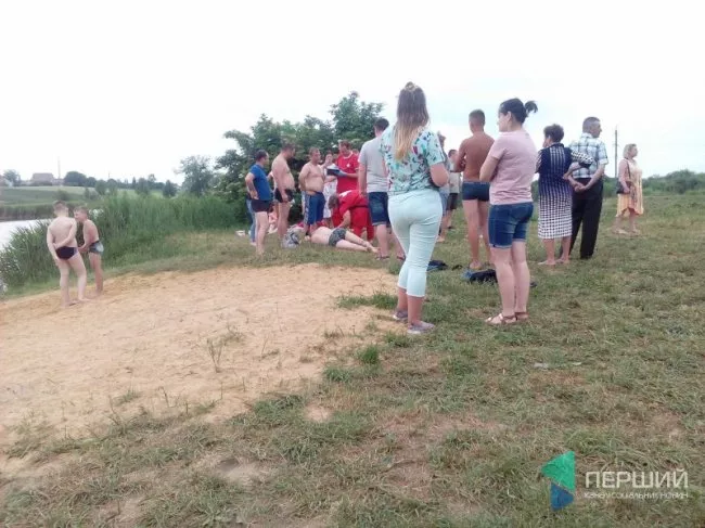 В селі біля Луцька чоловік пошкодив хребет пірнаючи в ставок 3