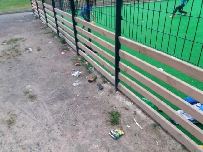 У Володимирі-Волинському вандали понищили футбольний майданчик відкритий у квітні 3