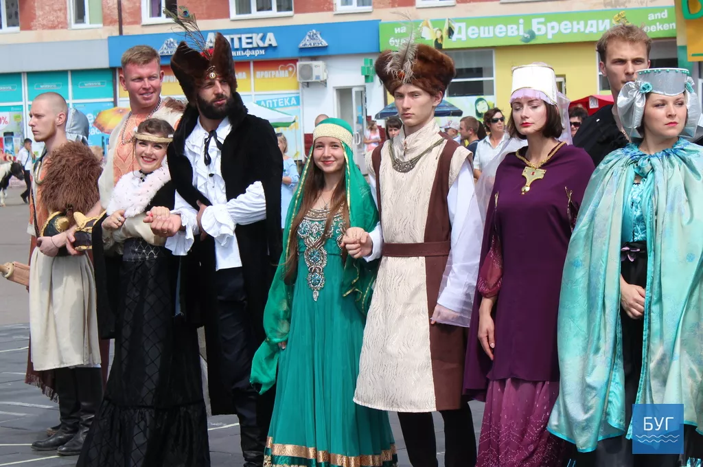 В День міста у Володимирі-Волинському поклали квіти до меморіалів загиблим героям 11