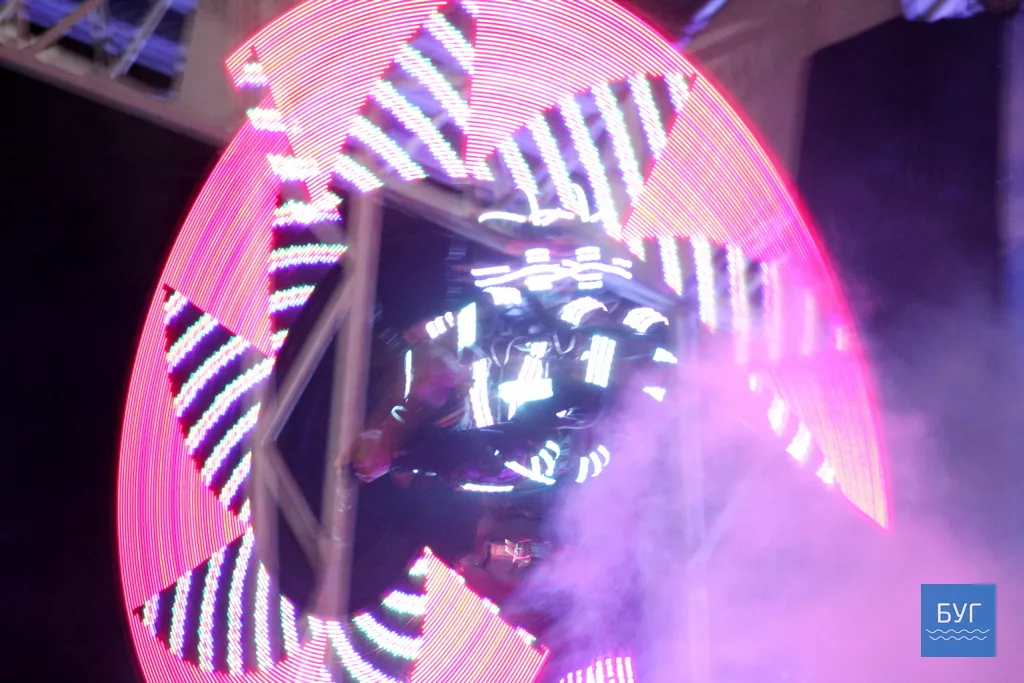 У Володимирі-Волинському на День міста показали вражаюче світлодіодне шоу 8