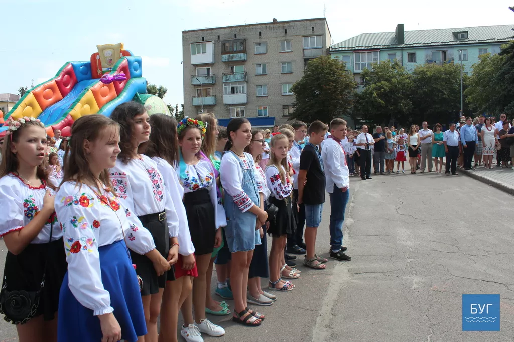 В День міста у Володимирі-Волинському поклали квіти до меморіалів загиблим героям 12