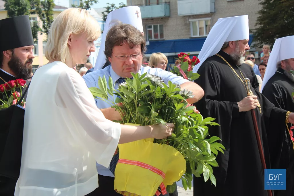 В День міста у Володимирі-Волинському поклали квіти до меморіалів загиблим героям 16