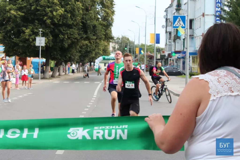 У Володимирі-Волинському у забігові на 5 кілометрів взяло участь більше 140 людей 16