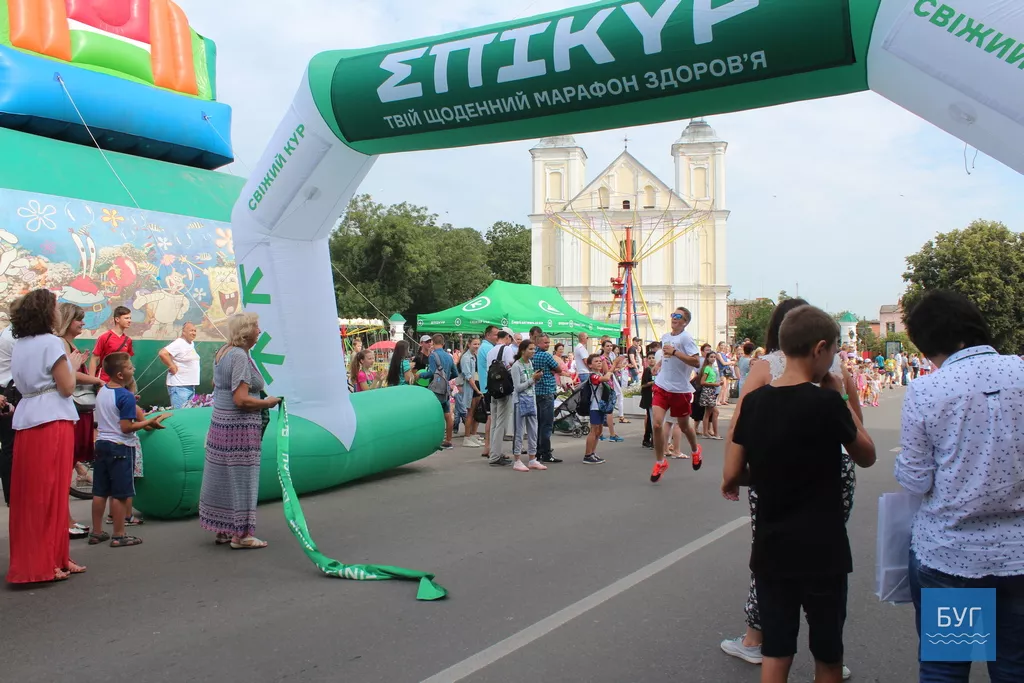 У Володимирі-Волинському у забігові на 5 кілометрів взяло участь більше 140 людей 17
