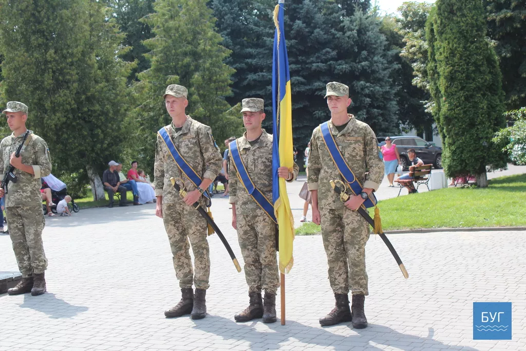 В День міста у Володимирі-Волинському поклали квіти до меморіалів загиблим героям 18