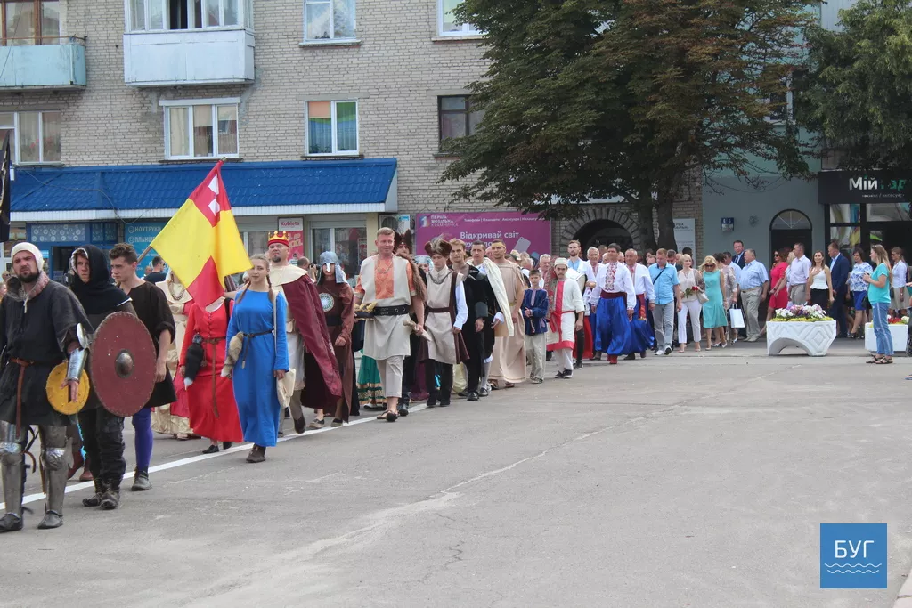 В День міста у Володимирі-Волинському поклали квіти до меморіалів загиблим героям 3