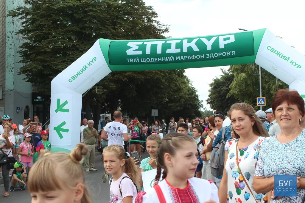 У Володимирі-Волинському у забігові на 5 кілометрів взяло участь більше 140 людей 19