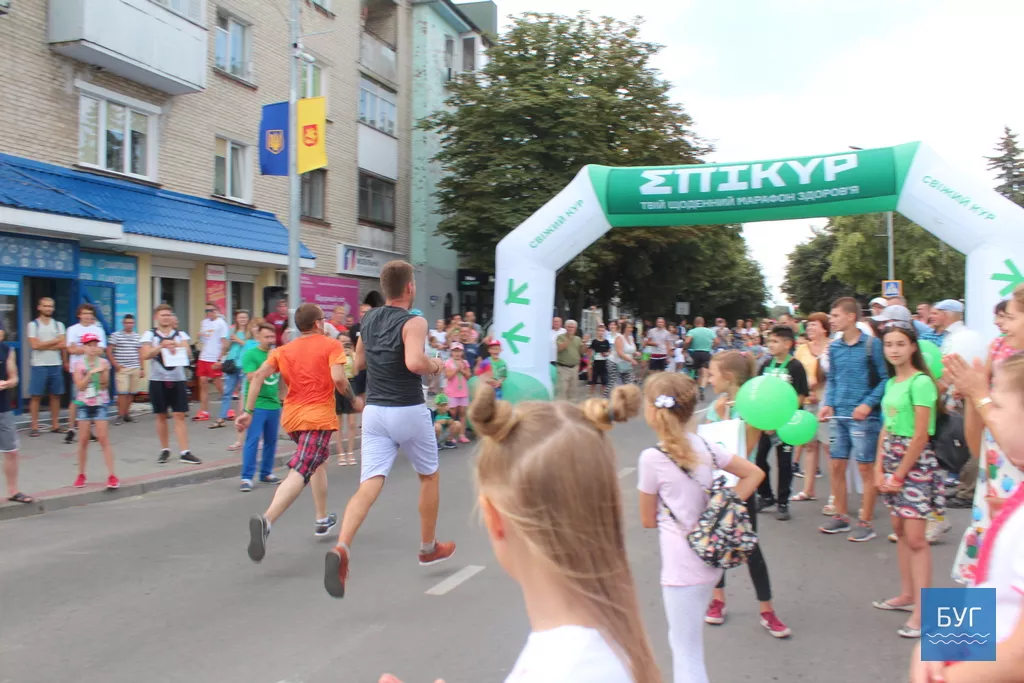 У Володимирі-Волинському у забігові на 5 кілометрів взяло участь більше 140 людей 20