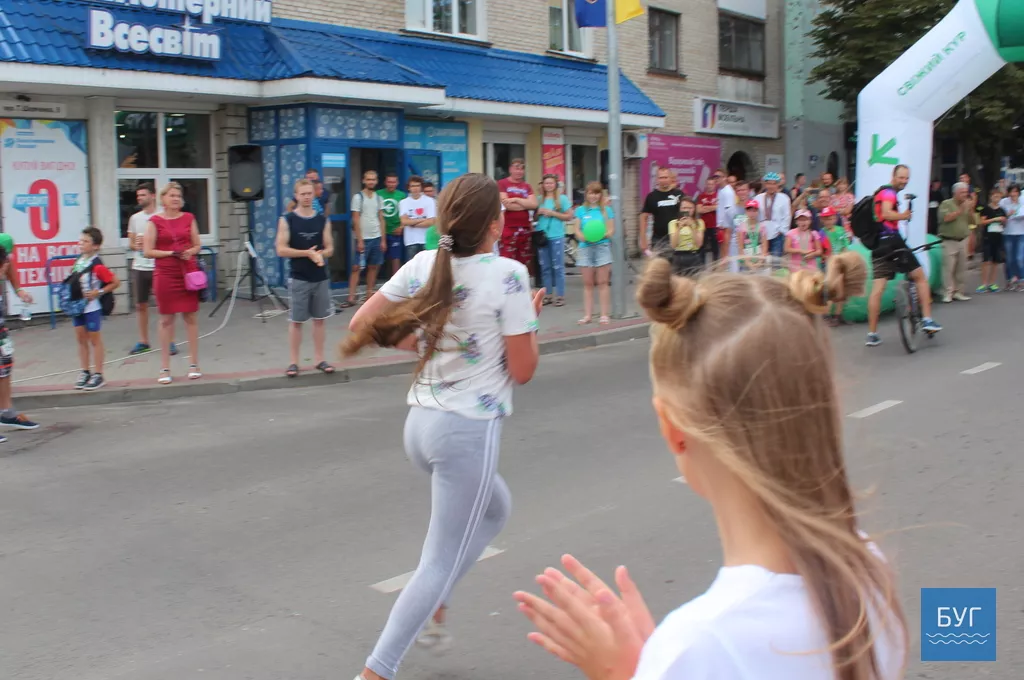 У Володимирі-Волинському у забігові на 5 кілометрів взяло участь більше 140 людей 22
