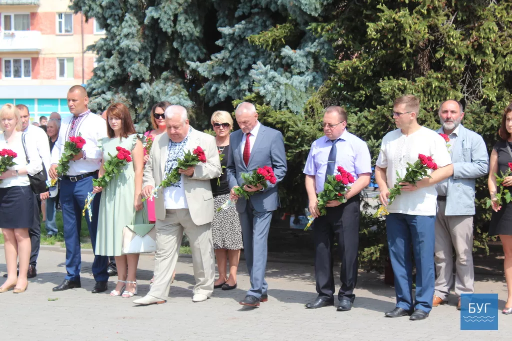 В День міста у Володимирі-Волинському поклали квіти до меморіалів загиблим героям 22