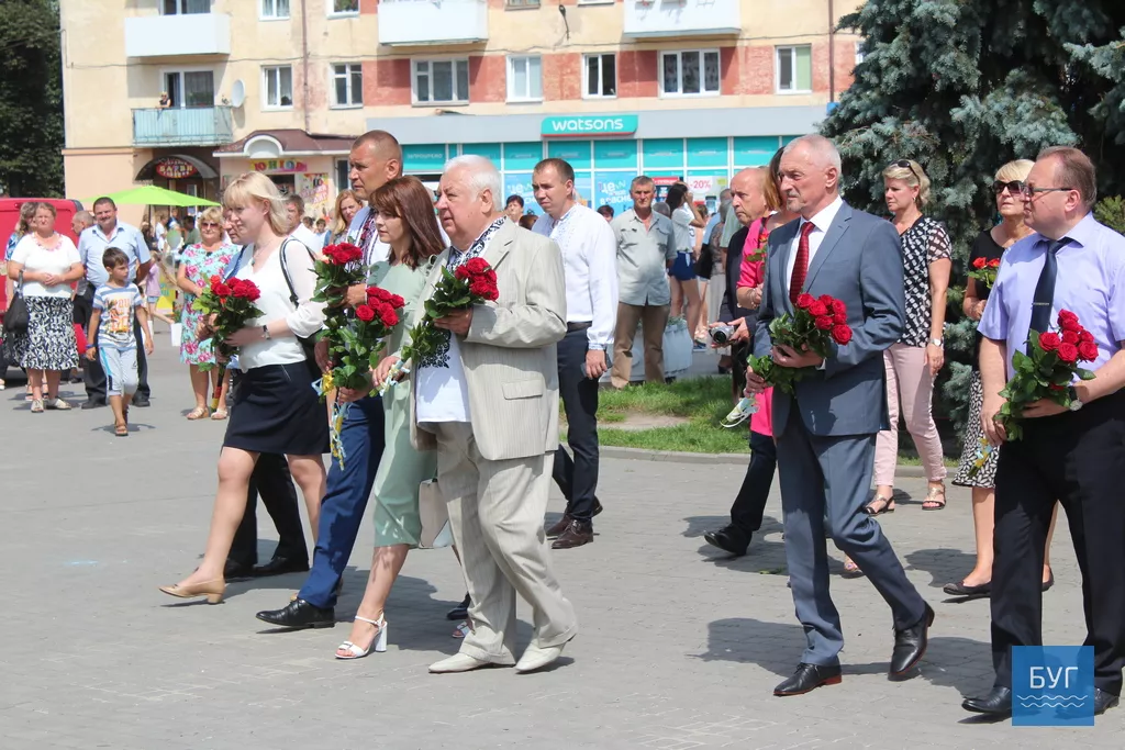 В День міста у Володимирі-Волинському поклали квіти до меморіалів загиблим героям 23