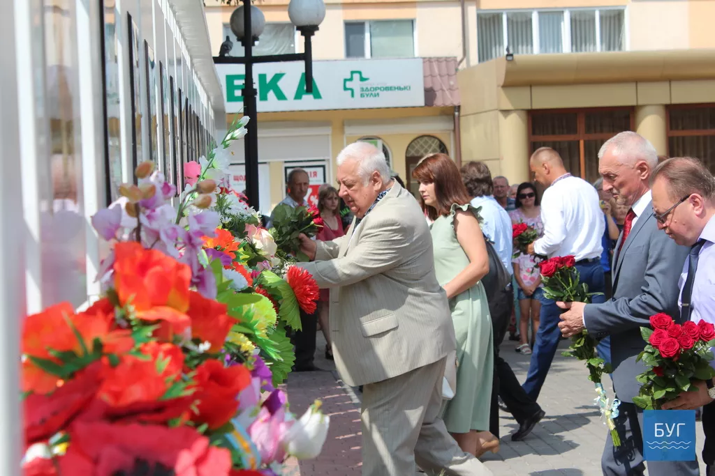 В День міста у Володимирі-Волинському поклали квіти до меморіалів загиблим героям 24
