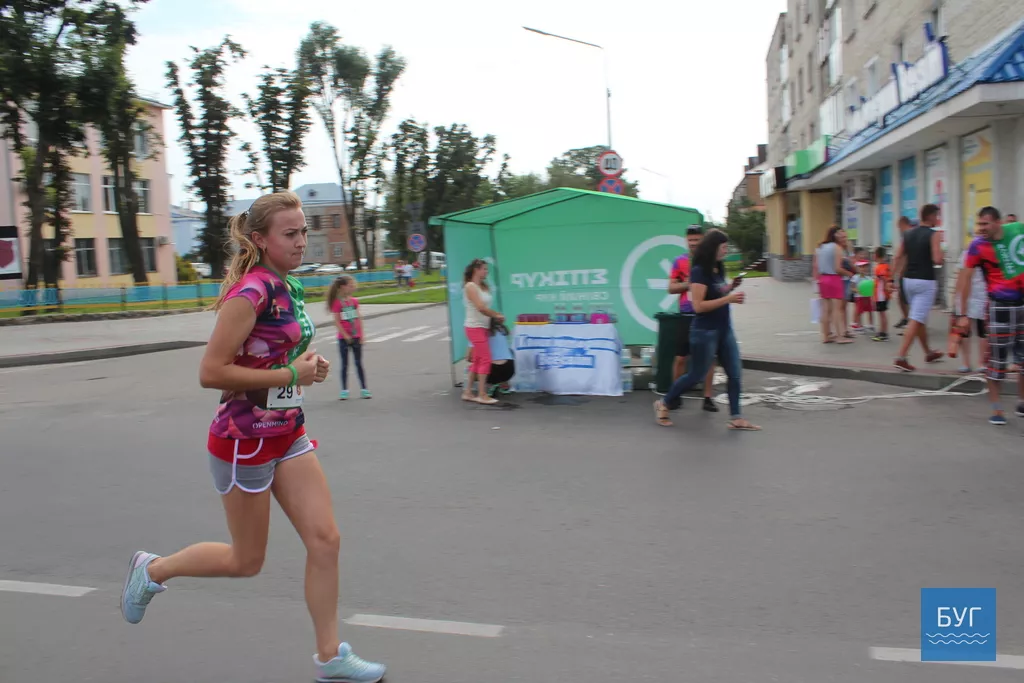 У Володимирі-Волинському у забігові на 5 кілометрів взяло участь більше 140 людей 23