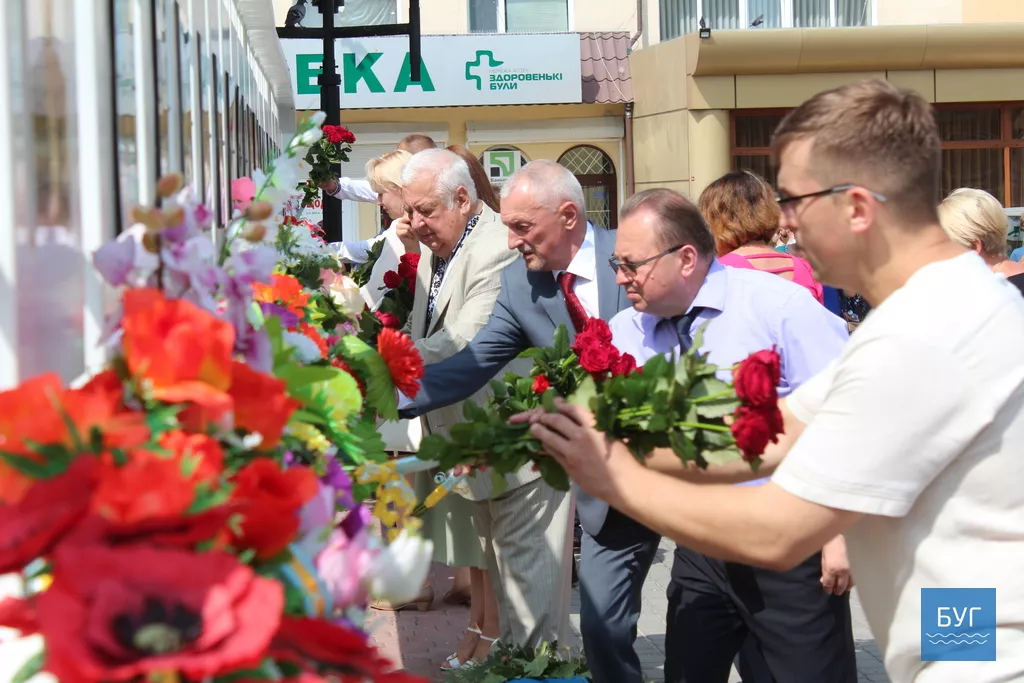 В День міста у Володимирі-Волинському поклали квіти до меморіалів загиблим героям 25