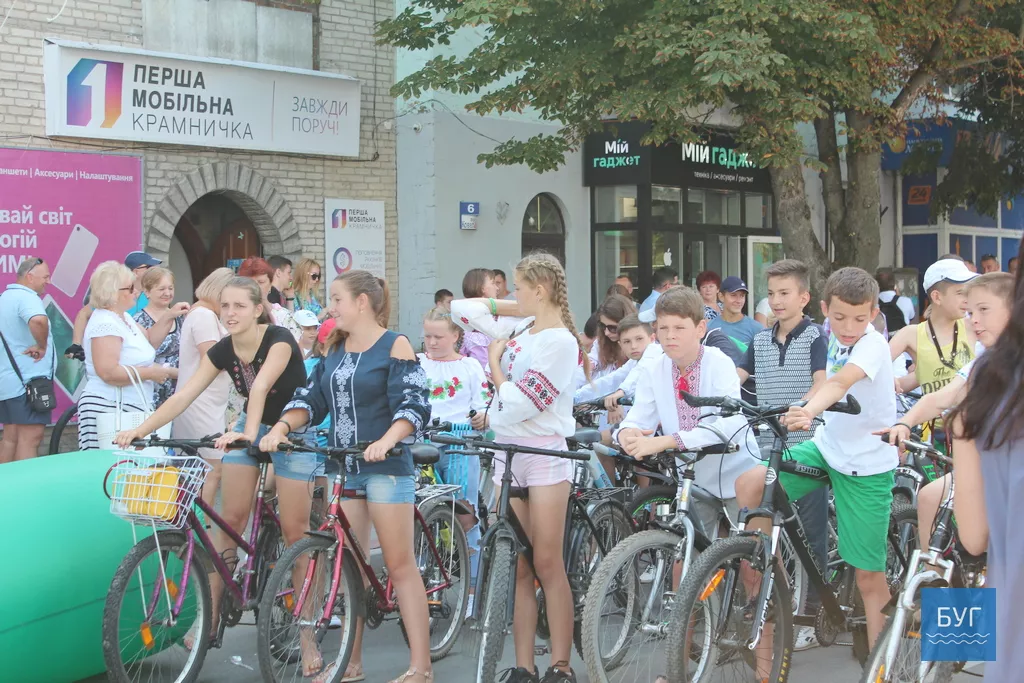 Масштабний велопробіг у вишиванках відбувся у Володимирі-Волинському 4