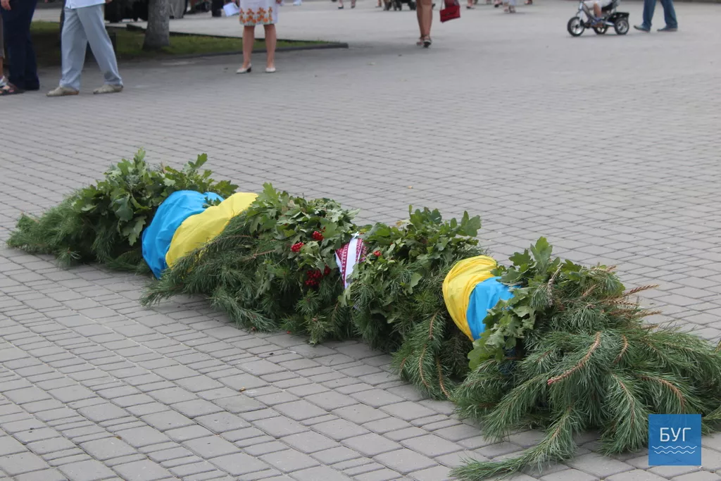 В День міста у Володимирі-Волинському поклали квіти до меморіалів загиблим героям 4