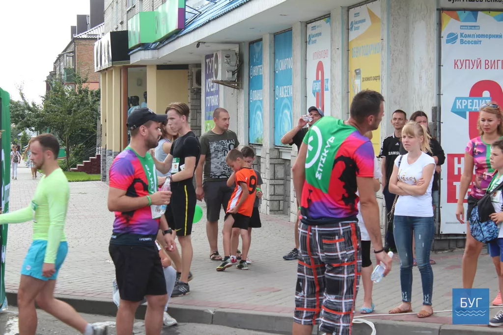 У Володимирі-Волинському у забігові на 5 кілометрів взяло участь більше 140 людей 25