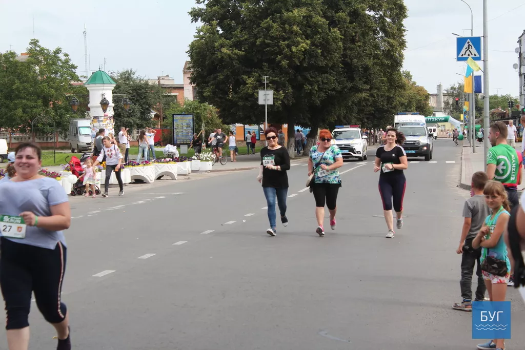 У Володимирі-Волинському у забігові на 5 кілометрів взяло участь більше 140 людей 28