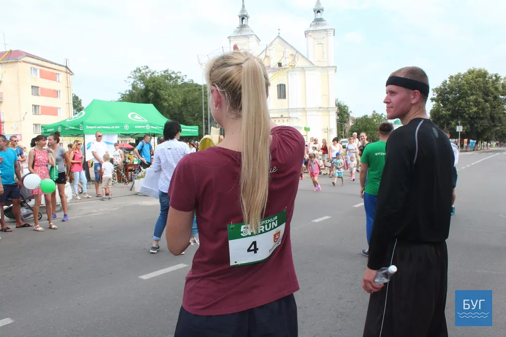 У Володимирі-Волинському у забігові на 5 кілометрів взяло участь більше 140 людей 30