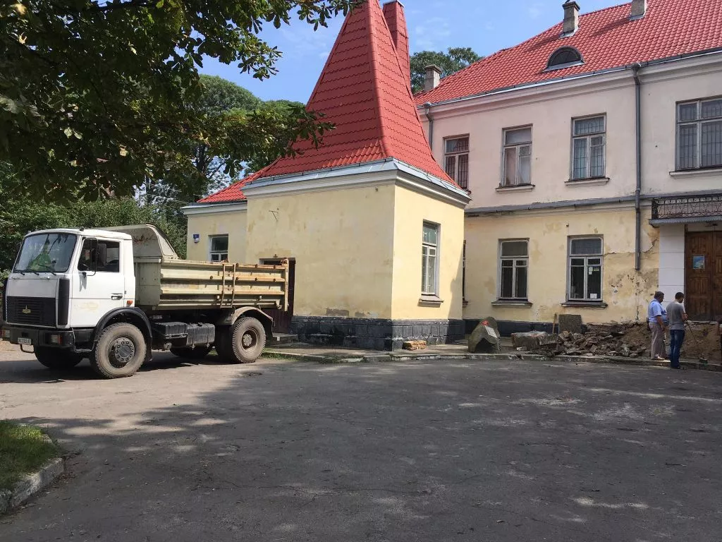 У Володимирі-Волинському розпочали реставрувати приміщення музею 10