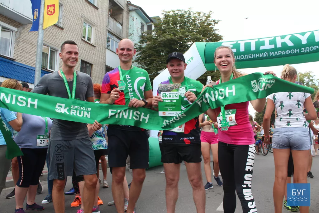 У Володимирі-Волинському у забігові на 5 кілометрів взяло участь більше 140 людей 35