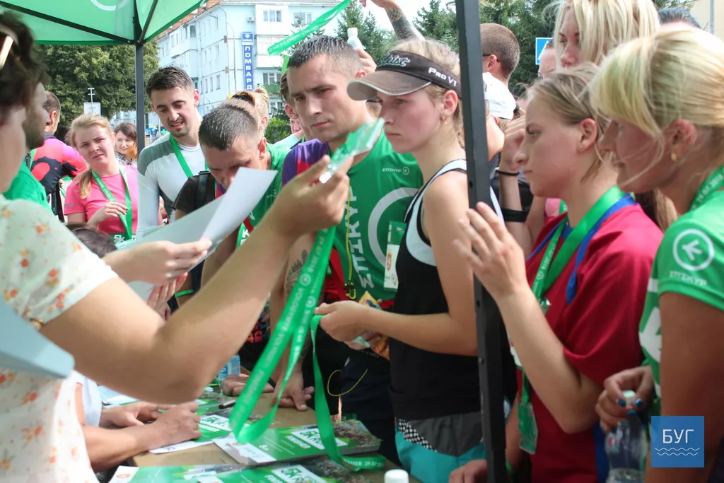 У Володимирі-Волинському у забігові на 5 кілометрів взяло участь більше 140 людей 36