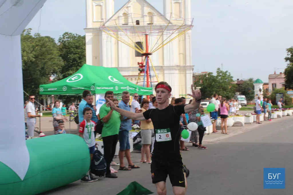 У Володимирі-Волинському у забігові на 5 кілометрів взяло участь більше 140 людей 6