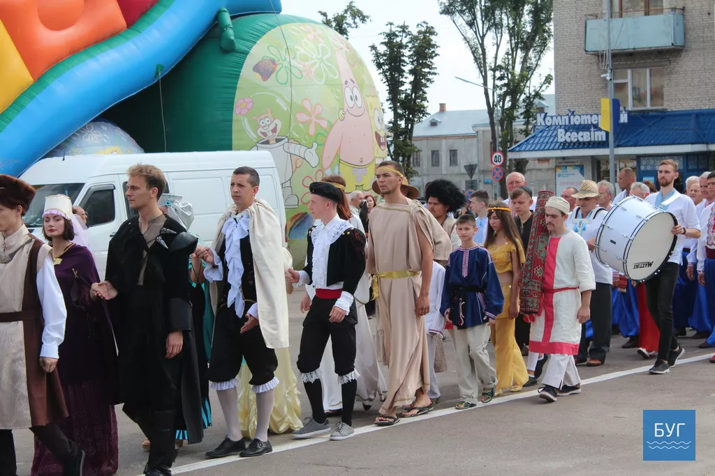 В День міста у Володимирі-Волинському поклали квіти до меморіалів загиблим героям 6