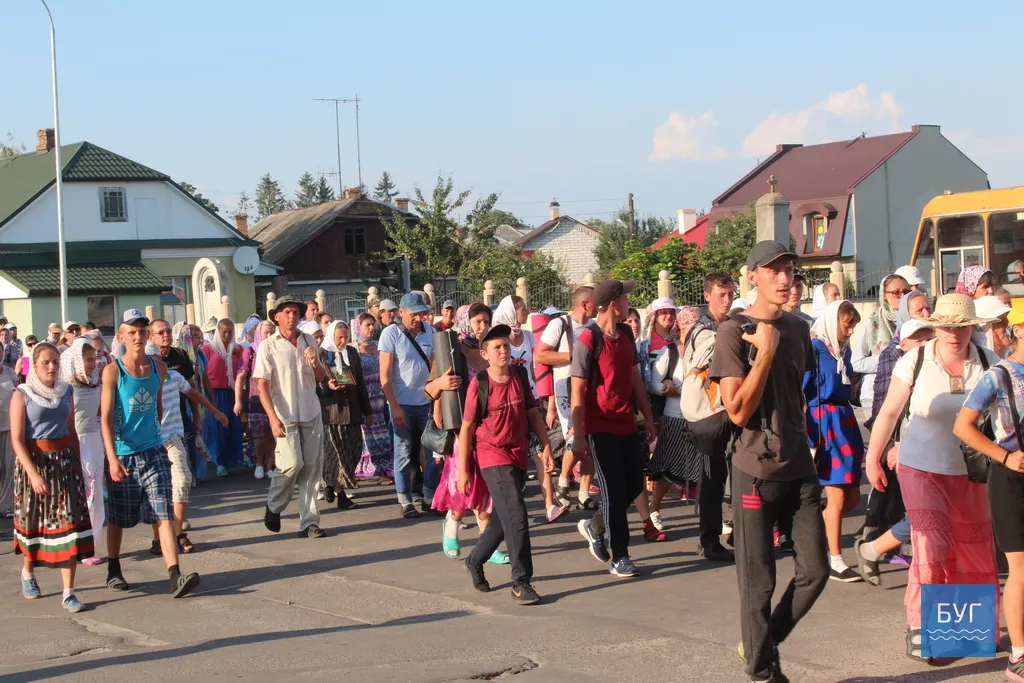 Володимиром-Волинським пройшла Хресна хода до Почаївської лаври 4