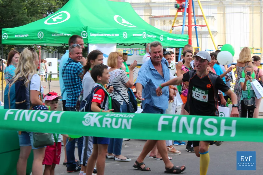 У Володимирі-Волинському у забігові на 5 кілометрів взяло участь більше 140 людей 7