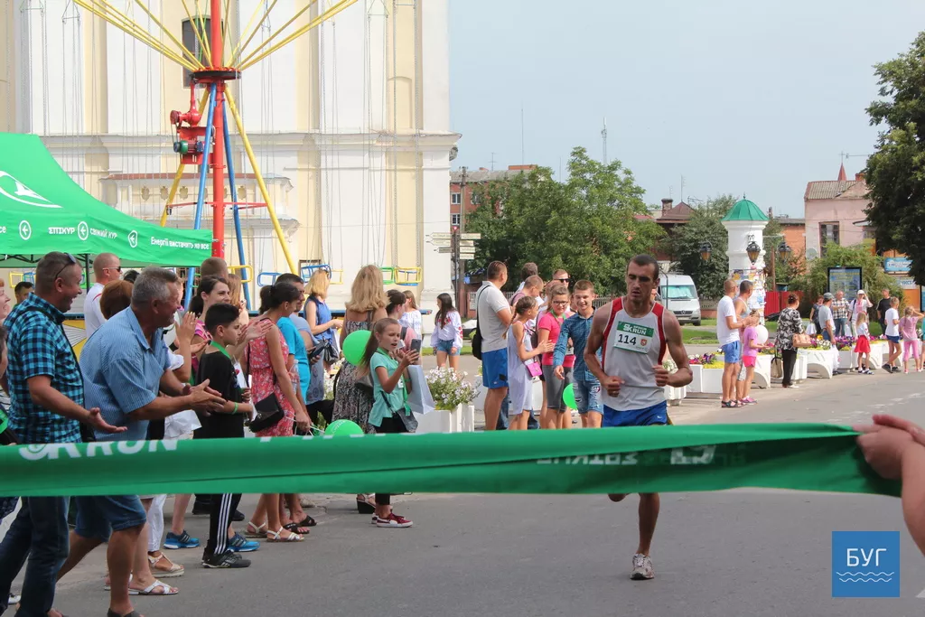 У Володимирі-Волинському у забігові на 5 кілометрів взяло участь більше 140 людей 8