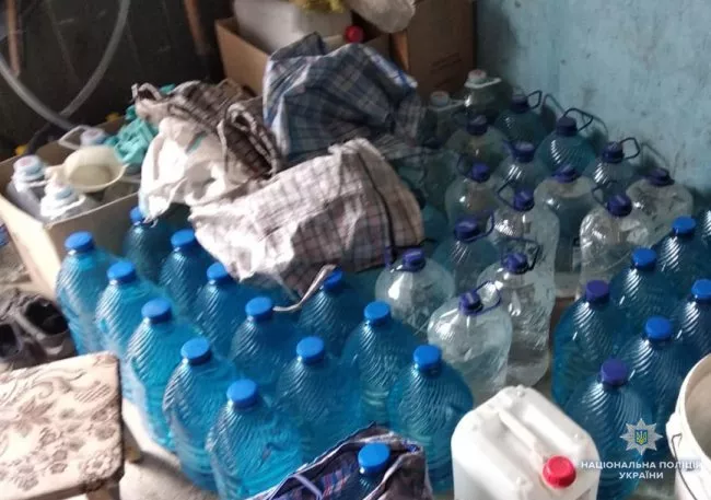 У жительки Ковеля вилучили майже 600 літрів контрафактного алкоголю 2