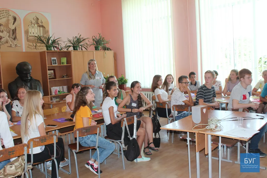 Літній англомовний табір «GLOW & T.O.B.E.» діє у Володимирі-Волинському 11