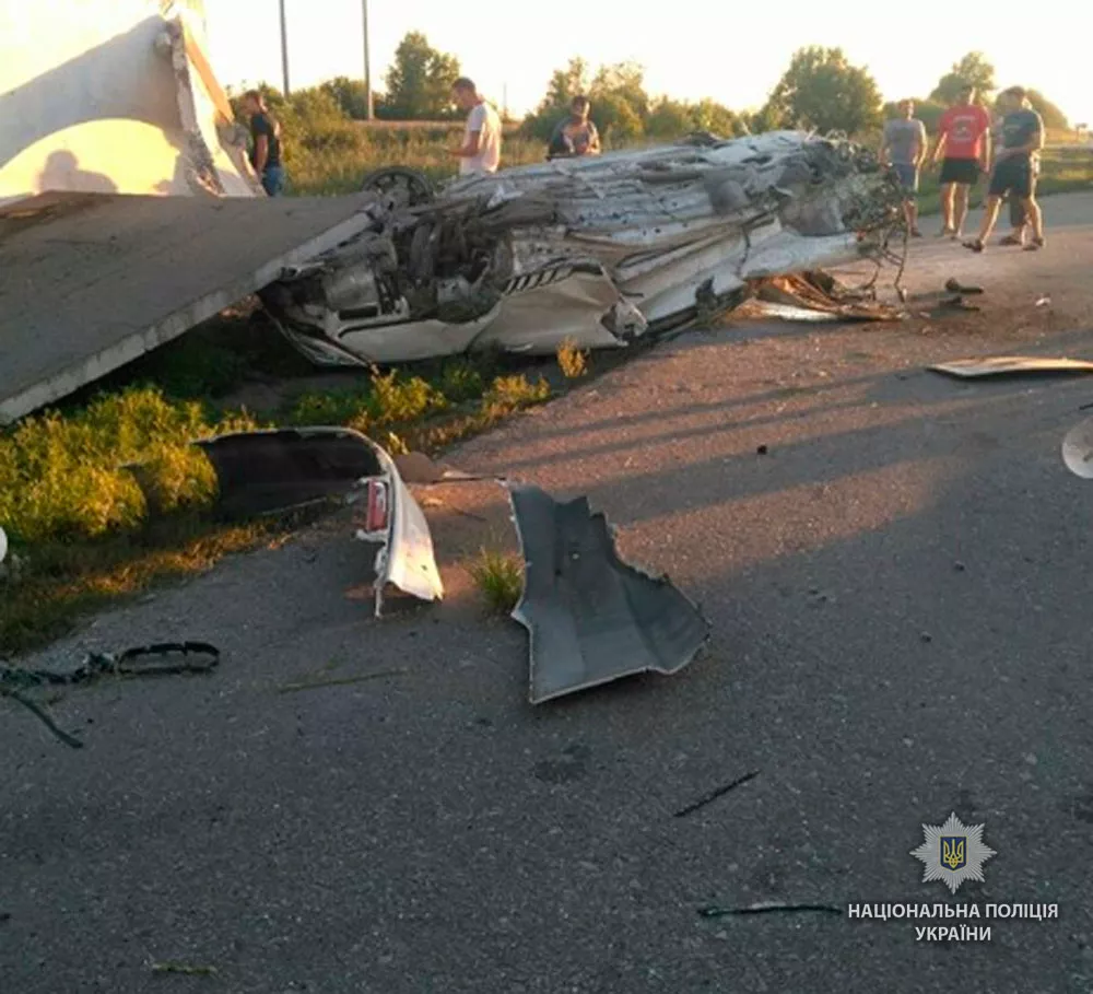 Смертельне ДТП на Полтавщині: водій врізався в зупинку 3