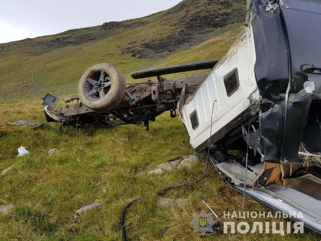 Двоє киян загинули у Карпатах – автомобіль злетів з гори у прірву 2