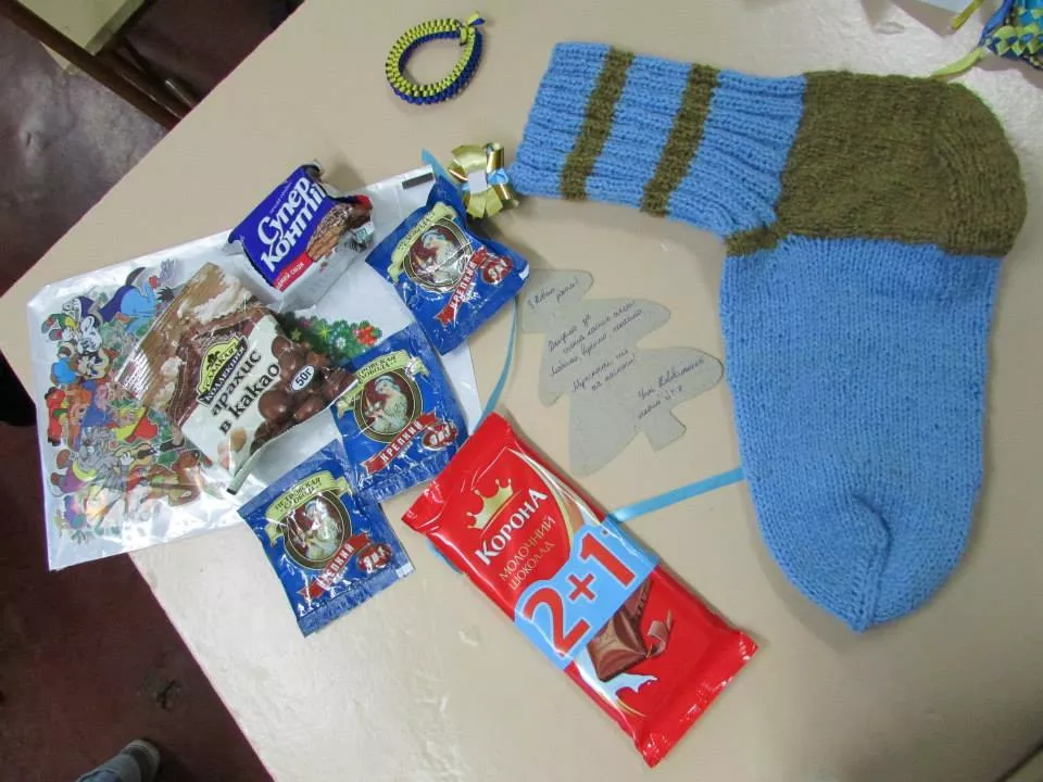 Добро руками дітей: Учні нововолинської школи здають макулатуру та допомагають бійцям на Сході 12