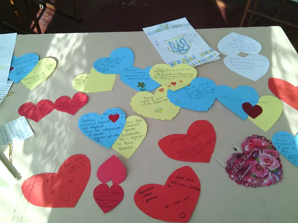 Добро руками дітей: Учні нововолинської школи здають макулатуру та допомагають бійцям на Сході 3