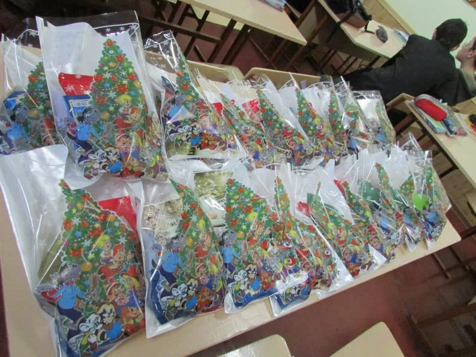 Добро руками дітей: Учні нововолинської школи здають макулатуру та допомагають бійцям на Сході 14