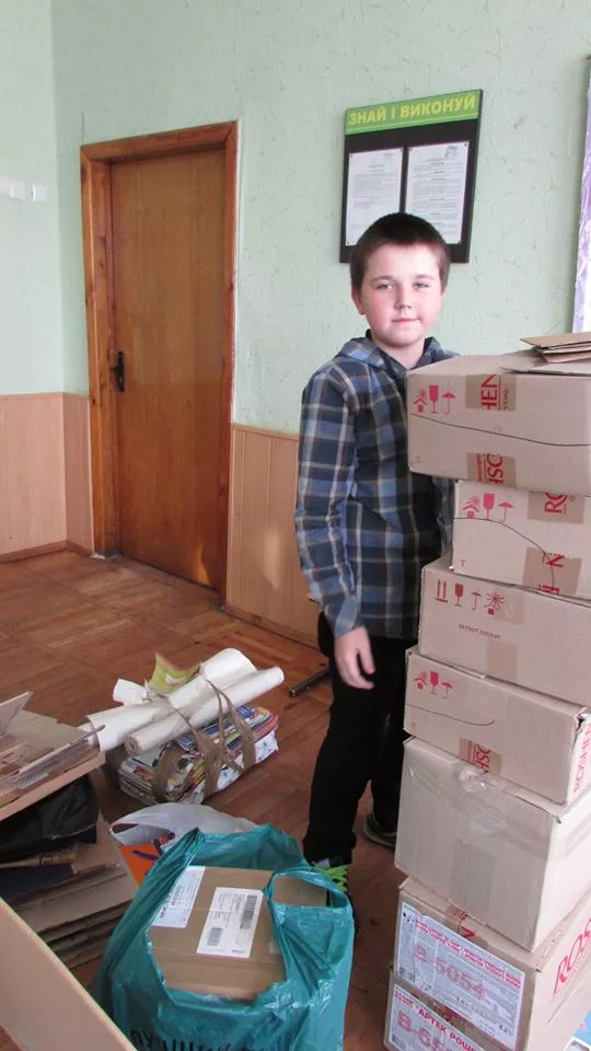 Добро руками дітей: Учні нововолинської школи здають макулатуру та допомагають бійцям на Сході 42