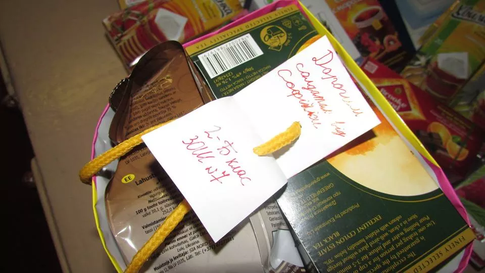 Добро руками дітей: Учні нововолинської школи здають макулатуру та допомагають бійцям на Сході 25