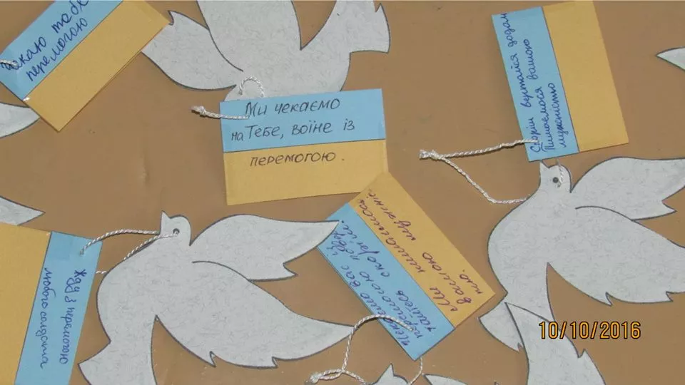 Добро руками дітей: Учні нововолинської школи здають макулатуру та допомагають бійцям на Сході 27