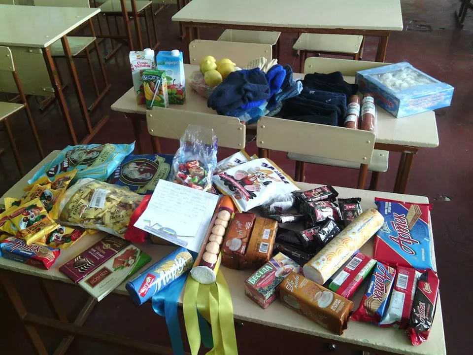 Добро руками дітей: Учні нововолинської школи здають макулатуру та допомагають бійцям на Сході 4