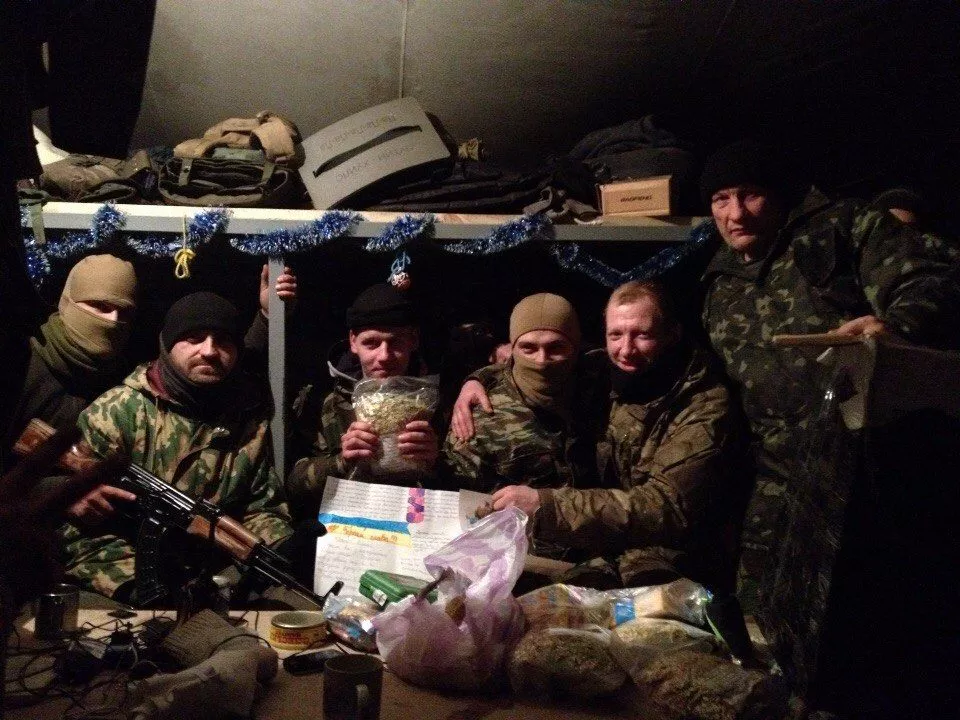 Добро руками дітей: Учні нововолинської школи здають макулатуру та допомагають бійцям на Сході 8