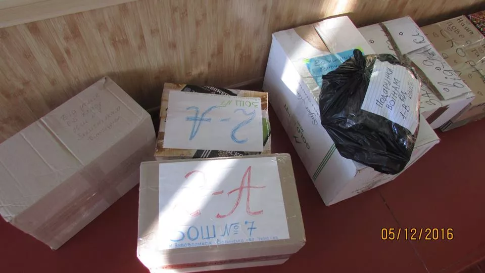 Добро руками дітей: Учні нововолинської школи здають макулатуру та допомагають бійцям на Сході 31