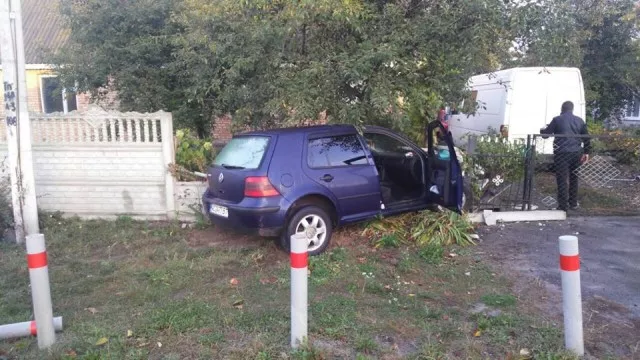 У Ківерцях п'яний водій врізався в огорожу 2