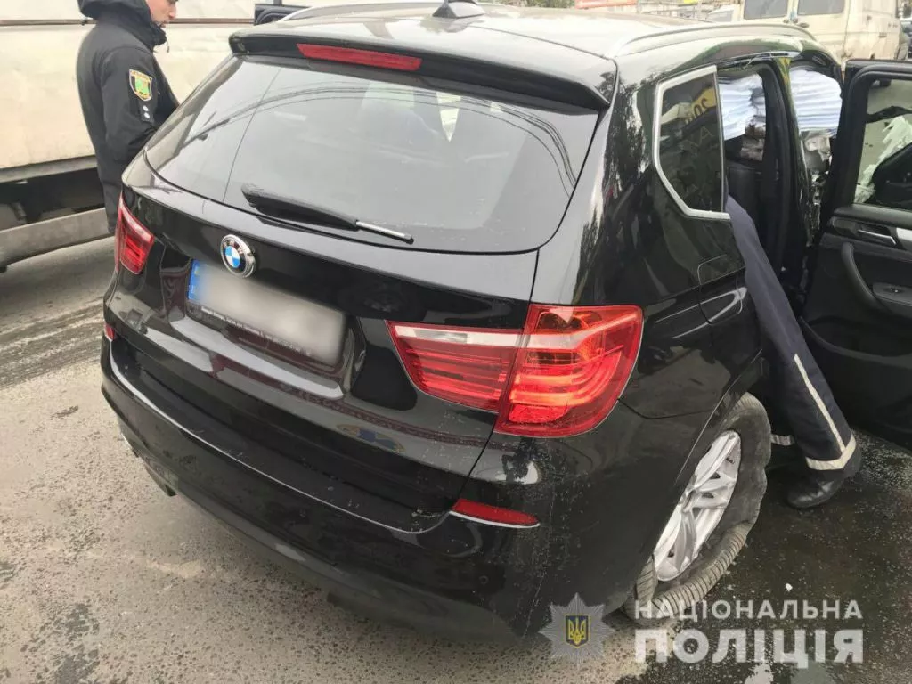 У Харкові BMW в’їхав у маршрутку на зупинці: шестеро постраждалих 3