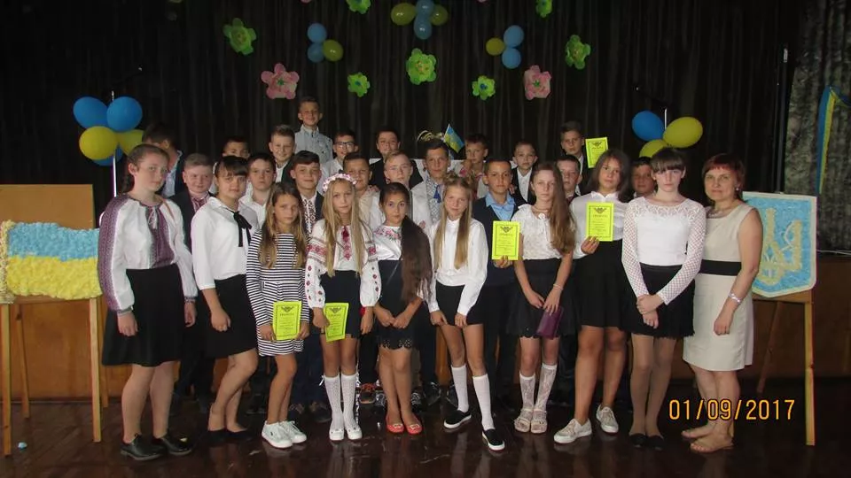 Добро руками дітей: Учні нововолинської школи здають макулатуру та допомагають бійцям на Сході 2