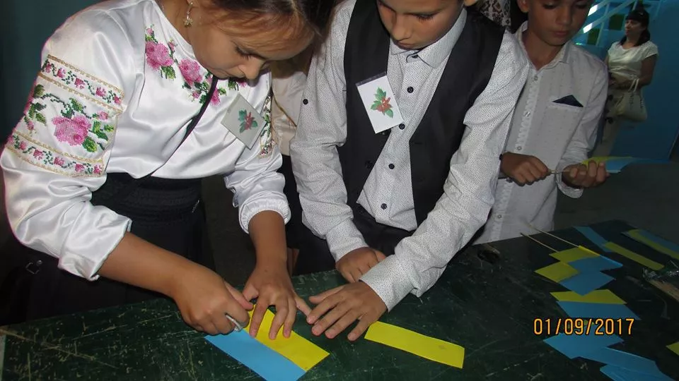 Добро руками дітей: Учні нововолинської школи здають макулатуру та допомагають бійцям на Сході 41